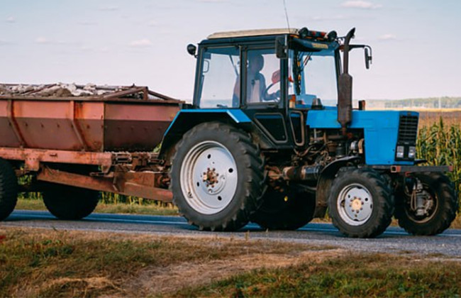 Апелляционный суд отменил штраф тракториста из-за отсутствия состава правонарушения - детали дела