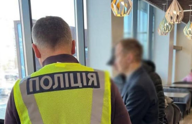 В Киеве разоблачили адвоката, который за $25 тыс помогал «отыскать» у призывника неизлечимую болезнь