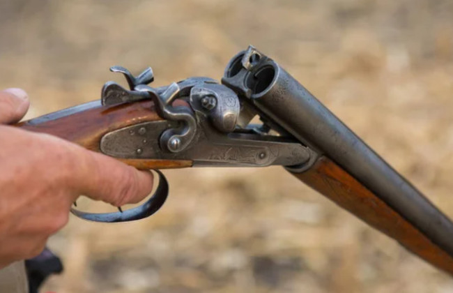 Требует ли дополнительной квалификации небрежное хранение оружия, повлекшее причинение тяжких телесных повреждений — постановление КУС ВС