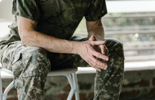 КАС ВС залишив в силі рішення суду, який зобов'язав звільнити військовослужбовця зі служби у зв’язку з необхідністю здійснення постійного догляду за батьком