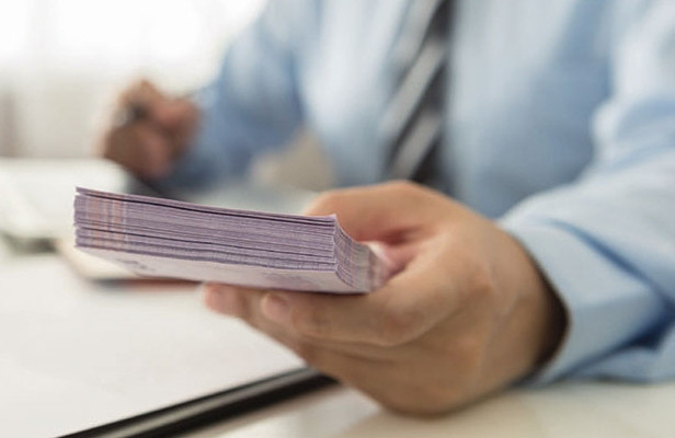 Как ФЛП осуществляют выдачу наличных на командировку или под отчет работникам