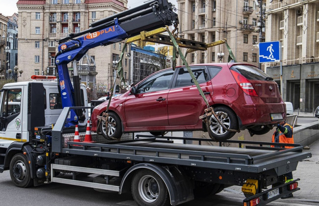 Начальник КГВА Ткаченко анонсировал решение по эвакуации автомобилей во время воздушных тревог