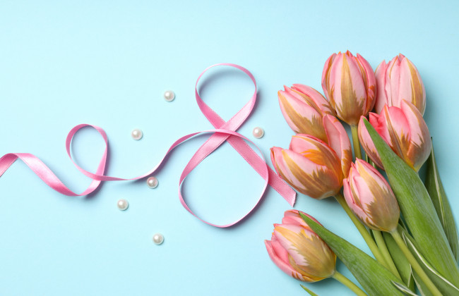 8 марта: праздничная подборка поздравлений в прозе, стихах и яркие открытки