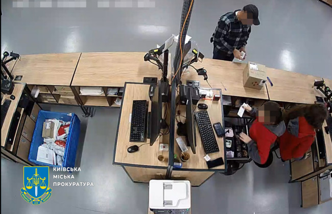 У Києві судитимуть чоловіка, який забрав чужі посилки з пошти на 270 тисяч гривень