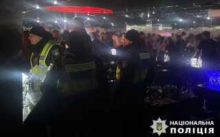 У Києві під час рейду викрили два клуби у Голосіївському районі, де розпивали алкоголь неповнолітні