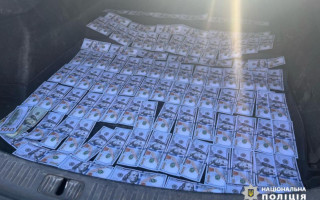 $10000 та оплата ремонту як хабар — на Хмельниччині затримали начальницю залізничної станції