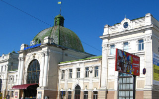 В Ивано-Франковске возле железнодорожного вокзала прогремел взрыв, фото