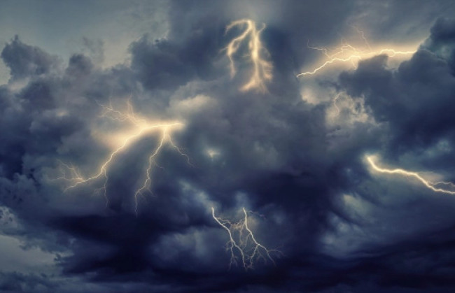 Грозы и сильный ветер — украинцев предупредили об ухудшении погоды