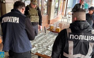 Выкрили дельца, который за $9500 обещал переправить уклониста в Словакию