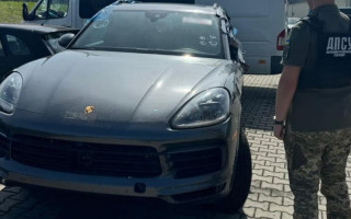 Во Львове мужчина пытался ввезти Porsche под видом гуманитарки для ВСУ – что решил суд