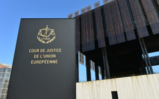 Суд ЕС осудил Венгрию за нарушение прав трансгендерного иранского беженца