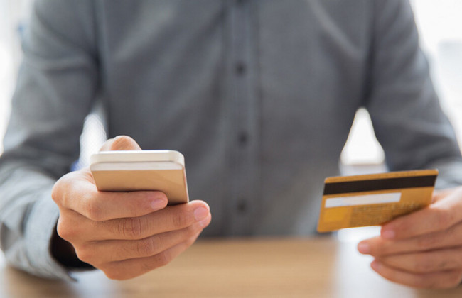 Украинцам собираются усилить лимиты на карточные переводы с июня  — что известно