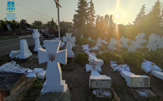 Во Львовской области 23-летний мужчина получил 9 лет тюрьмы за надругательство над могилами воинов