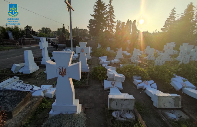Во Львовской области 23-летний мужчина получил 9 лет тюрьмы за надругательство над могилами воинов