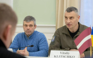 Кличко сообщил об увольнении фигурантов коррупционной схемы Петра Оленича, Юрия Леонова и Алексея Мушты