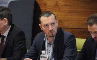 Зарплати чиновників планують відв’язати від прожиткового мінімуму новим законом