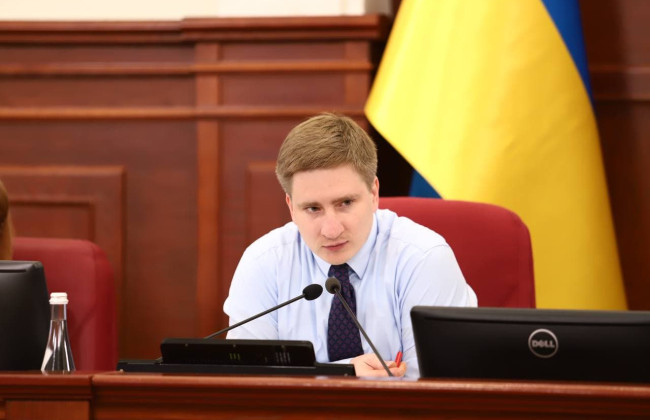 Земельна корупція в Києві — секретар Київської міськради Володимир Бондаренко подав заяву на відсторонення від обов'язків