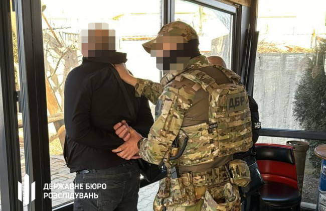 На Буковині судитимуть податківця, який «кришував» нелегальну торгівлю алкоголем і тютюном