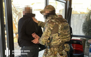 На Буковине будут судить налоговика, который «крышевал» нелегальную торговлю алкоголем и табаком