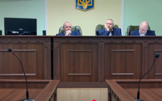 «Лучше увольте меня или расстреляйте, потому что я причиню вред правосудию» — судьи Апелляционной палаты ВАКС остались с предупреждением за нарушение права на защиту