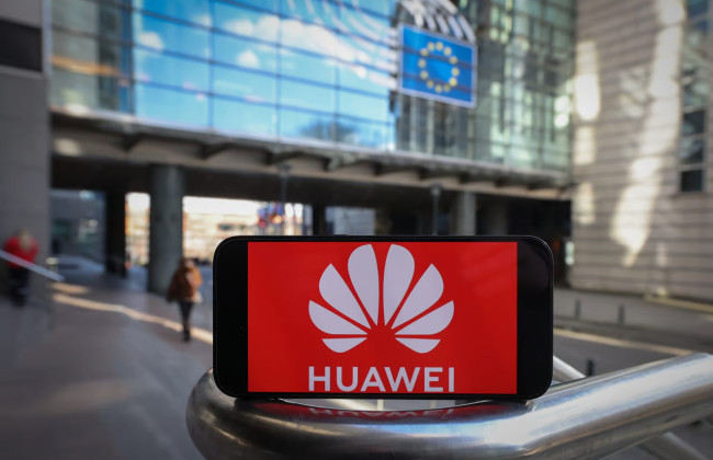 Представникам Huawei заборонили входити до приміщень Європарламенту через корупційний скандал у Брюсселі