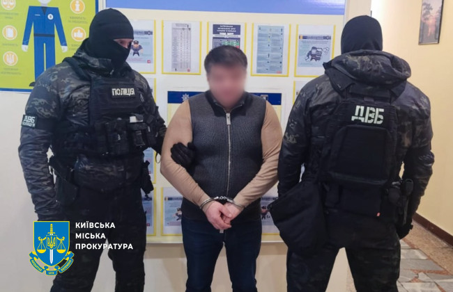 Водія Mercedes-Benz, який протягнув поліцейського на дверях авто, відправили в СІЗО на два місяці