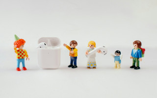 Apple планує додати нову функцію для миттєвого перекладу розмов через AirPods – Bloomberg