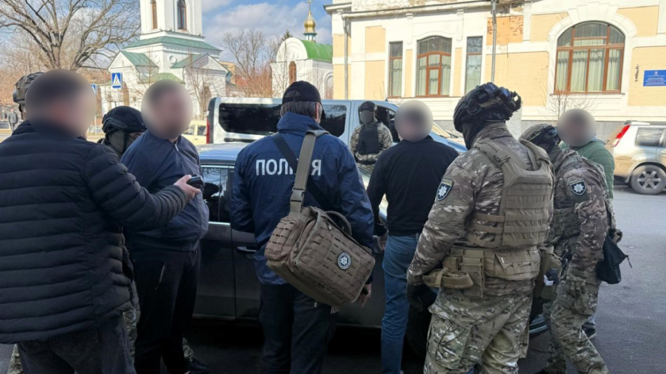 4 тисячі доларів за зняття військовозобов’язаного з розшуку — на Полтавщині викрили адвоката