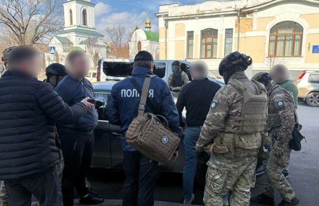 4 тисячі доларів за зняття військовозобов’язаного з розшуку — на Полтавщині викрили адвоката