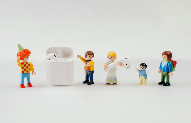 Apple планирует добавить новую функцию для мгновенного перевода разговоров через AirPods – Bloomberg