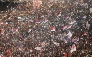 Президент Сербии Вучич после массовых протестов в Белграде заявил, что власти поняли мессендж