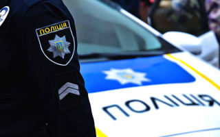В Виннице мужчина разбил окно автомобиля ради кражи