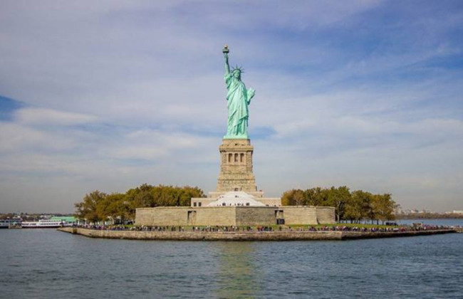 В Белом доме ответили евродепутату, который призвал США вернуть Франции Статую Свободы