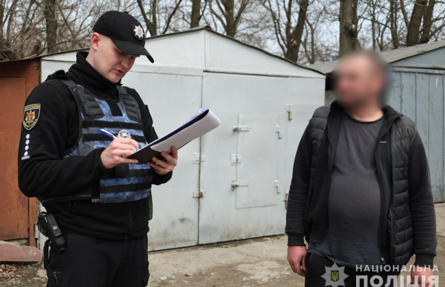 В Запорожье мужчина бросил гранату и выстрелил в сторону полицейских во время проверки документов