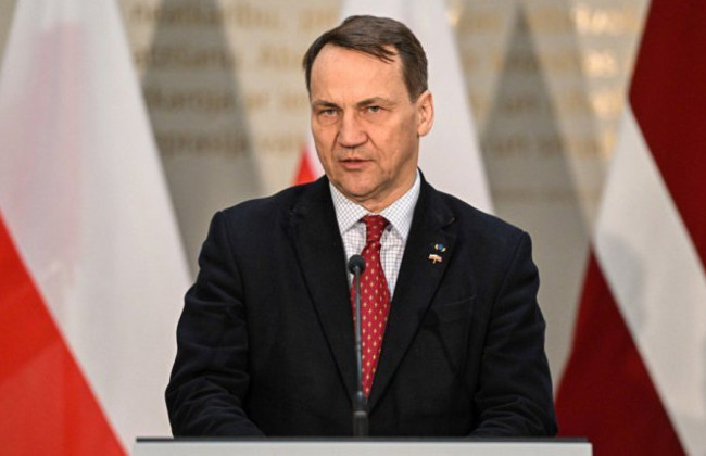 Венгрия блокирует начало переговоров о вступлении Украины в ЕС, — глава МИД Польши Сикорский