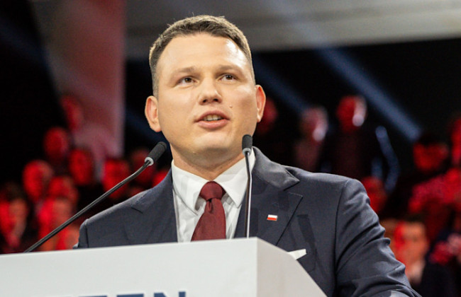 До другого туру виборів президента Польщі може вийти лідер партії Конфедерація Славомір Менцен — результати опитування