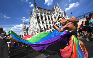 Партія Орбана пропонує заборонити ЛГБТК+ прайди та штрафувати учасників