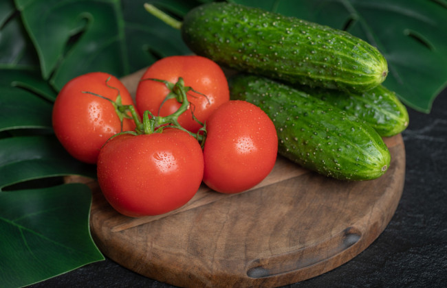 В магазинах Украины выросли цены на огурцы и помидоры