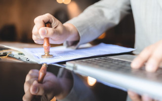 Хто може посвідчити документи військовослужбовцю, якщо немає нотаріуса