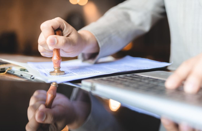 Кто может удостоверить документы военнослужащему, если нет нотариуса