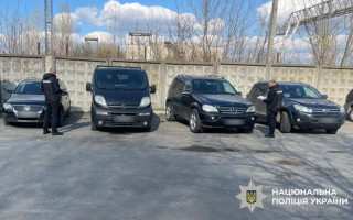 Нацполиция разоблачила псевдоволонтеров, которые заработали миллионы на продаже гуманитарных автомобилей