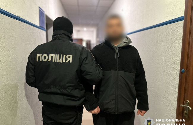 Два киевлянина приехали в Одессу, чтобы поджечь дверь квартиры - огонь не разгорелся, а поджигателям грозит 10 лет тюрьмы