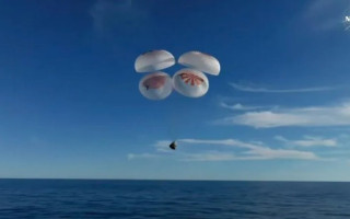 Летели на 8 дней, а застряли в космосе на 9 месяцев — астронавты NASA вернулись на Землю, видео