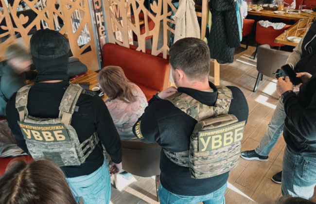 Адвокат из Николаевской области пыталась за $3 тысячи подкупить пограничника, чтобы переправить уклоняющегося за границу