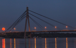 Не удалось спасти — в Киеве мужчина прыгнул с Северного моста