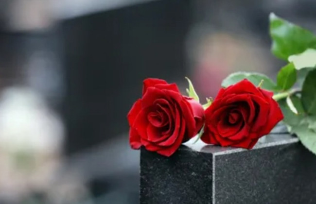 В Хмельницкой области судили 20-летнего парня, который забрал букет с могилы воина