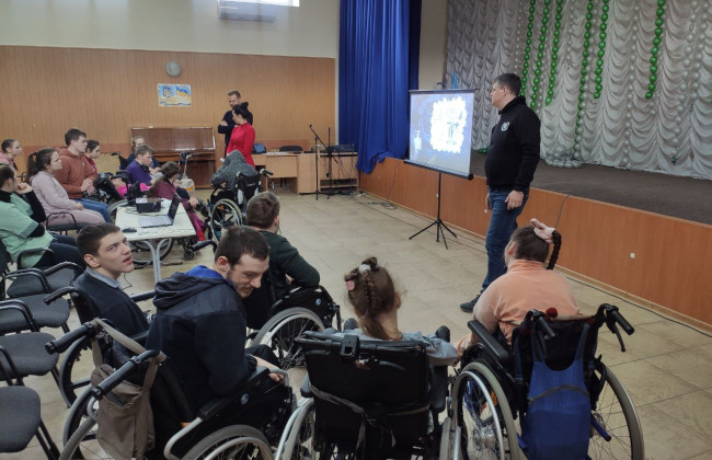 Сотрудники Днепропетровского окружного админсуда провели урок правосудия для воспитанников детского дома – интерната