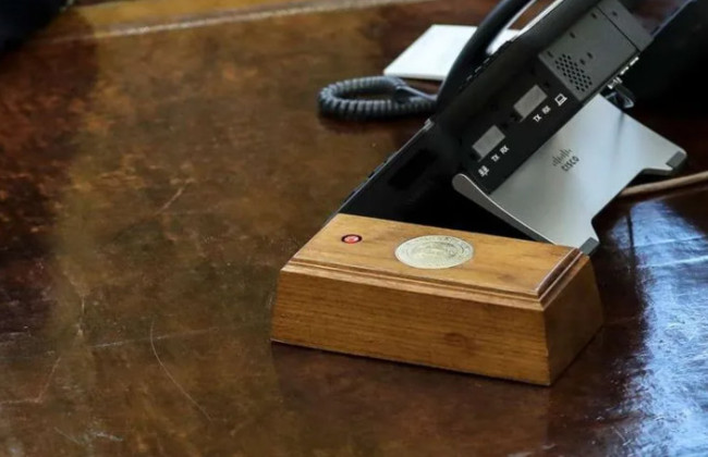 Заказ Coca-cola или пульт запуска ядерного оружия — Трамп объяснил, для чего ему красная кнопка на столе