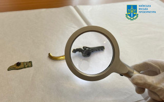 Три уникальных сокровища IV века, которые должны были пойти на продажу, передали в Национальный музей истории Украины