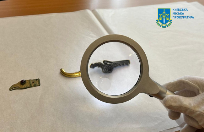 Три уникальных сокровища IV века, которые должны были пойти на продажу, передали в Национальный музей истории Украины